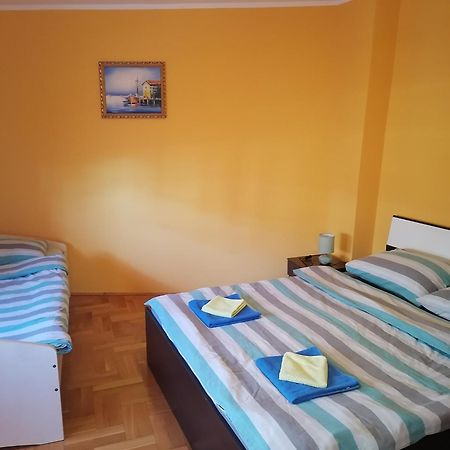 Apartmani Golomeic 茨里克韦尼察 外观 照片