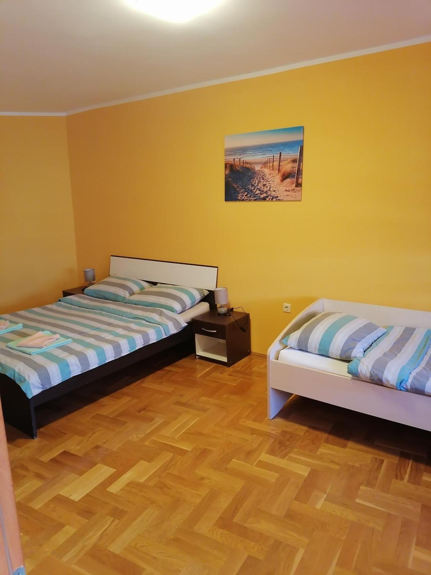 Apartmani Golomeic 茨里克韦尼察 外观 照片