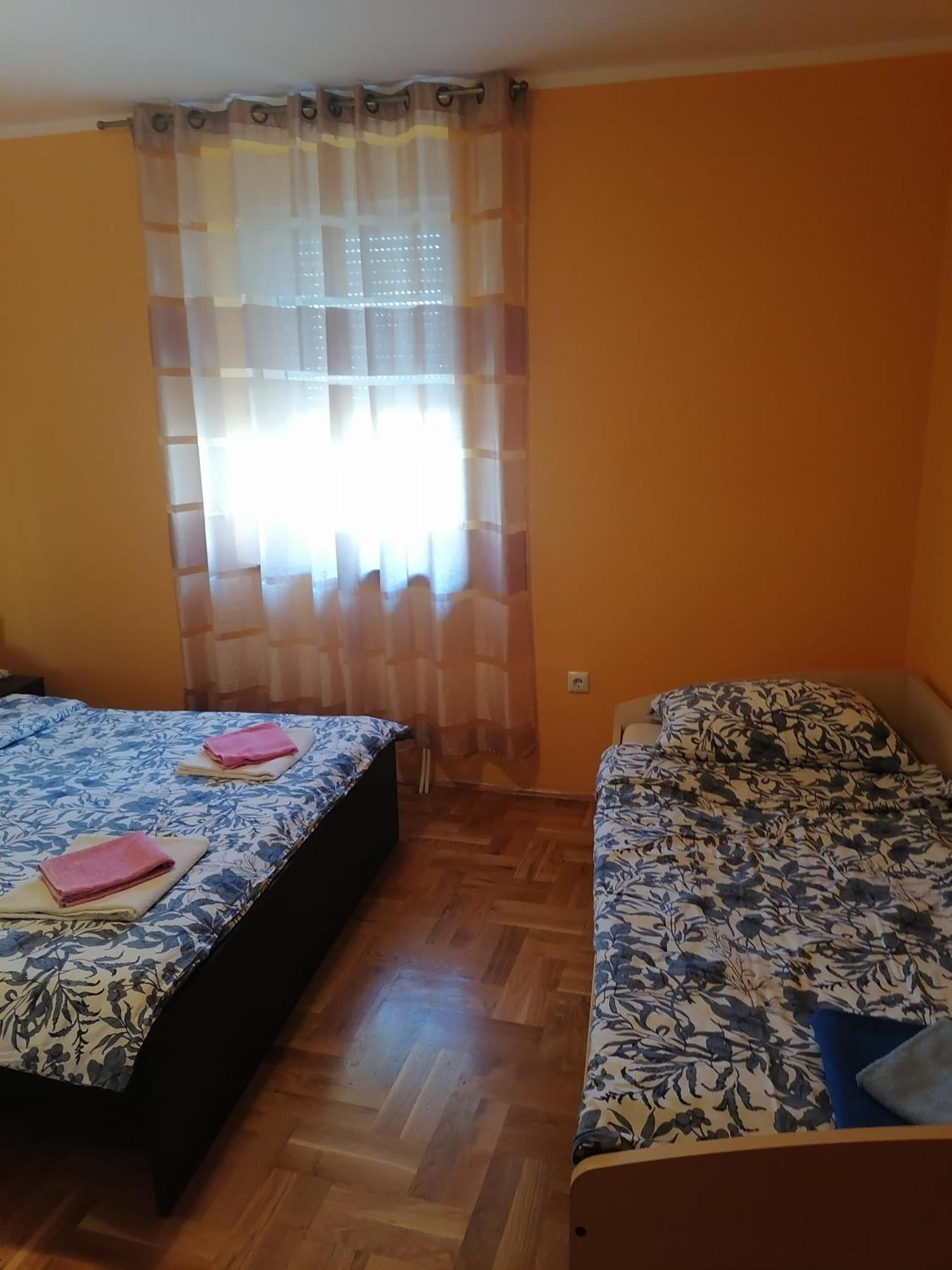 Apartmani Golomeic 茨里克韦尼察 外观 照片